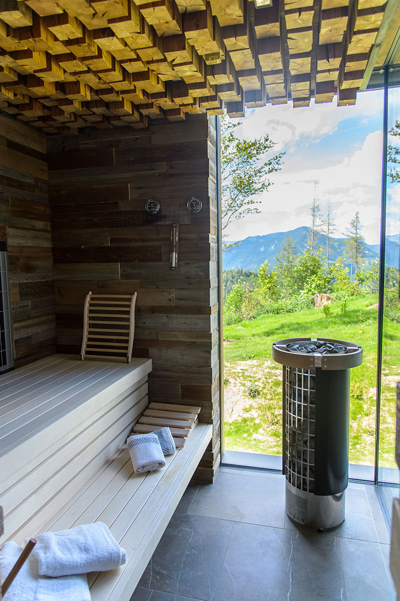 This rustic modern chalet has a sauna with a wood block ceiling and large windows, for ultimate relaxation. #Sauna #Chalet #Windows