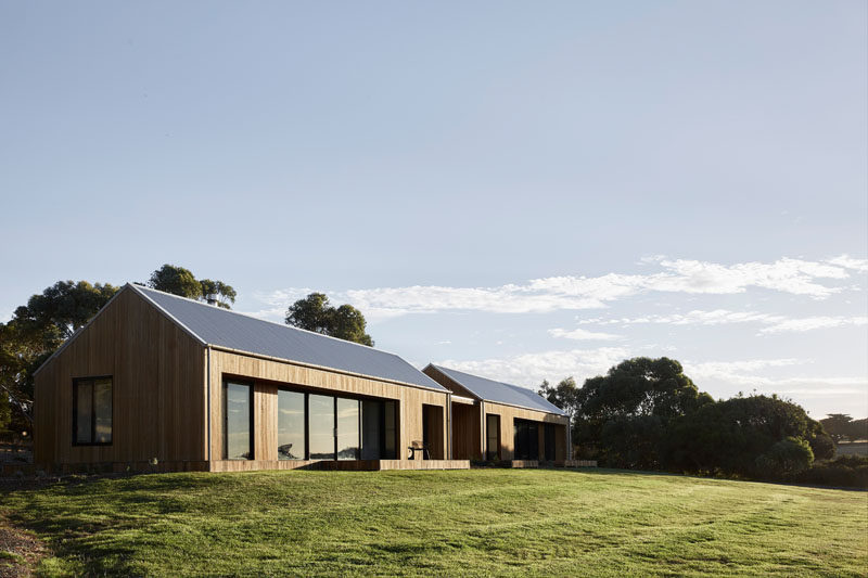 Tom Robertson Architects have designed the 'Two Pavilions House', a modern home that sits on property along Victorian coastline of Australia. #Architecture #ModernHouse #Australia