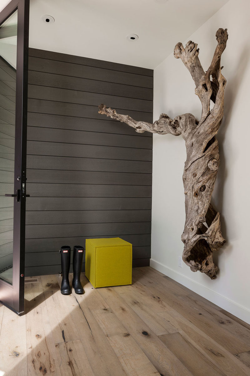 This modern entryway feature a stained cedar wall and reclaimed white oak engineered flooring. #StainedCedar #CedarAccentWall #WhiteOakFlooring #WoodFlooring