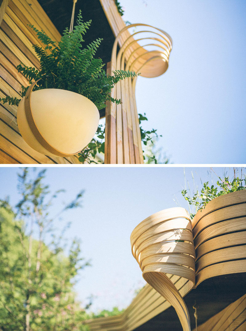 Tom Raffield designed a striking wood pavilion with a spiraling steam bent bench for the Chelsea Flower Show. #SteamBentWood #Woodworking