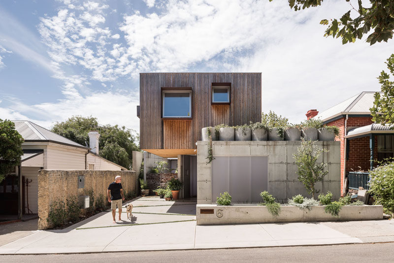 Architecture firm EHDO, have designed a modern home in Perth, Australia, for a semi-retired couple and occasionally their adult children. #Architecture #ModernHouse