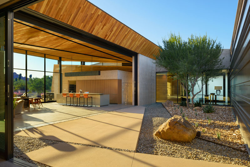 The interior spaces of this modern house are arranged around a central outdoor atrium, allowing the daylight and breeze to provide natural comfort inside. #Courtyard #InteriorCourtyard #Landscaping