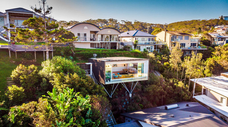 Matt Thitchener Architect has designed 'The Studio', a multi-functional studio space located behind his client's house in the coastal suburb of North Avoca, Australia. #Architecture #BuildingDesign #Studio