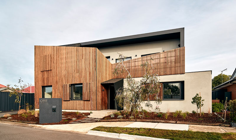 STAR Architecture have recently completed a new modern house in Melbourne, Australia, that has a timber screen on the facade to soften the solid rendered walls behind. #Architecture #WoodScreen #ModernHouse