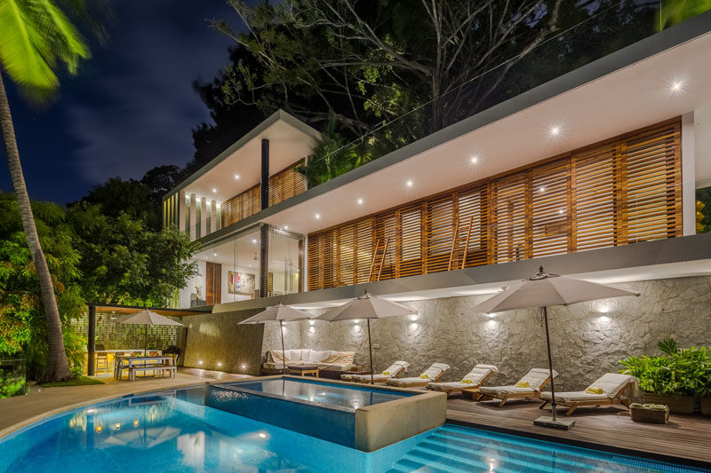 Marco Hagerman of HGR Arquitectos and Diana Arnau have designed the renovation and extension of a house in Acapulco, Mexico, that was originally built in the 1960’s. #ModernHouse #SwimmingPool #Architecture