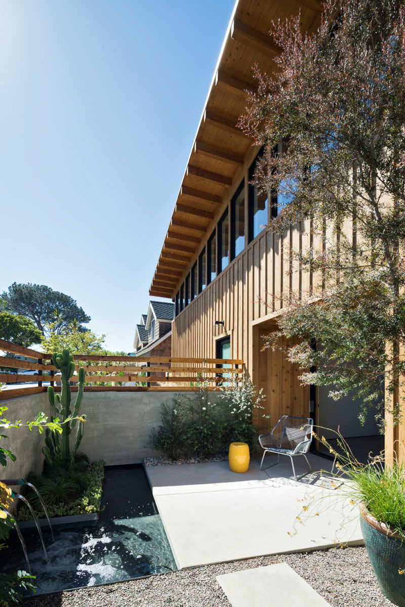 HLarge overhangs, exposed structural wood beams, and ribbon windows used in the design of this modern wood house, can be easily seen. #Modernhouse #Windows #Overhang #Architecture #Patio