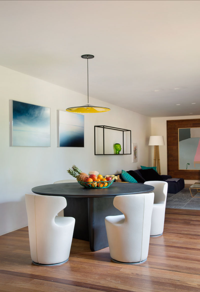 This small dining area with a round table is anchored by a simple pedant light. #RoundDiningTable #DiningTable