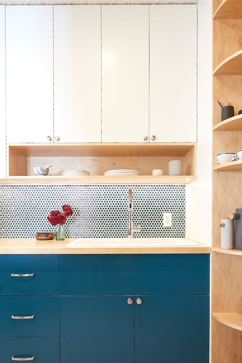 This small and modern kitchen has a tall curved corner shelf, and open shelves, to increase the storage the kitchen. #KitchenDesign #SmallKitchen #ModernKitchen #CornerShelf