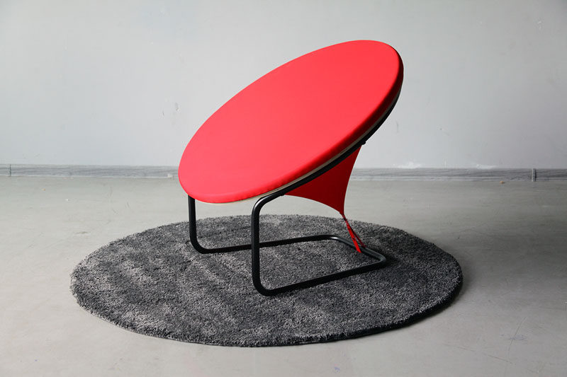 Lithuanian designer Gaudute Zilyte, has created REDDOT, a bright red modern and sculptural armchair. #Seating #Design #Furniture #ModernFurniture #FurnitureDesign #Armchair