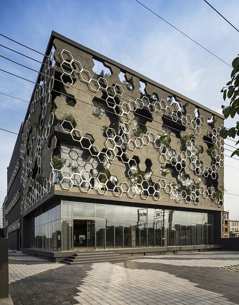 Studio Ardete have recently completed 'Hexalace', a new building in Mohali, India, that features a hexagonal pattern on its facade. #Facade #BuildingFacade #Architecture #Hexagonal