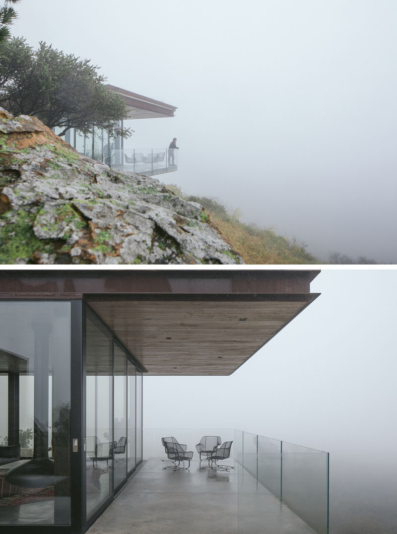 The house has sweeping views of the Pacific Ocean and surrounding rolling hills, that can be seen through sliding glass walls and expansive decks, which cantilever over the foundation’s steep rock face. #GuestHouse #Architecture #GlassWalls #Balcony