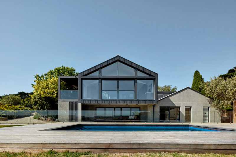 Black colorbond cladding was used for this new and modern house addition to create a striking contrast to the existing structure, which was rendered in a grey concrete. #ModernArchitecture #ModernHouse #SwimmingPool