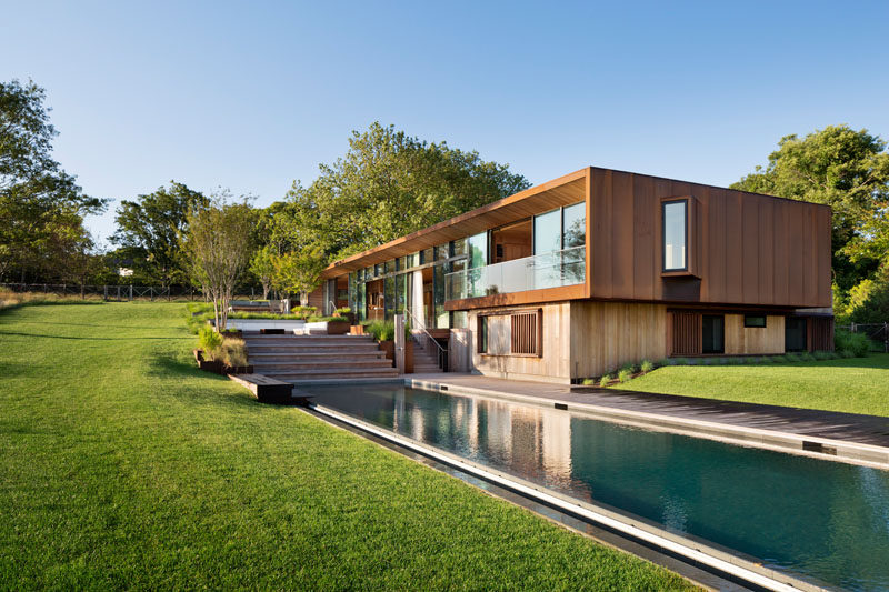 Mapos, have designed a modern home in the Hamptons, New York, for a longtime client who requested a multi-generational family retreat overlooking the Peconic Bay. #ModernArchitecture #ModernHouse #SwimmingPool