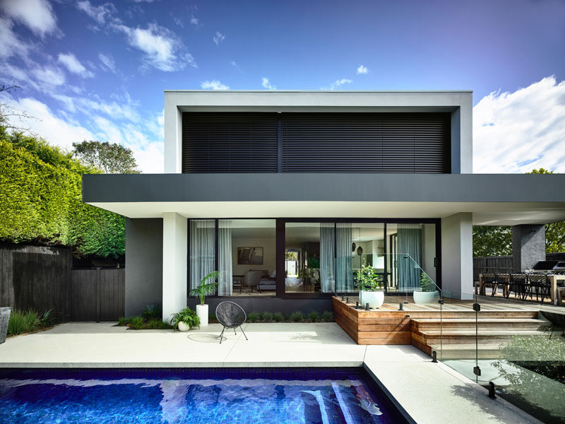 Australian firm InForm Design, have recently completed a new modern house in Black Rock, an affluent suburb of Melbourne. #ModernHouse #SwimmingPool #Deck #Backyard