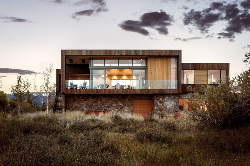 RO | ROCKETT DESIGN have completed a new and contemporary two-storey house in Driggs, Idaho, that's surrounded an expansive wetland and upland regions. #ModernHouse #ContemporaryHouse #Architecture