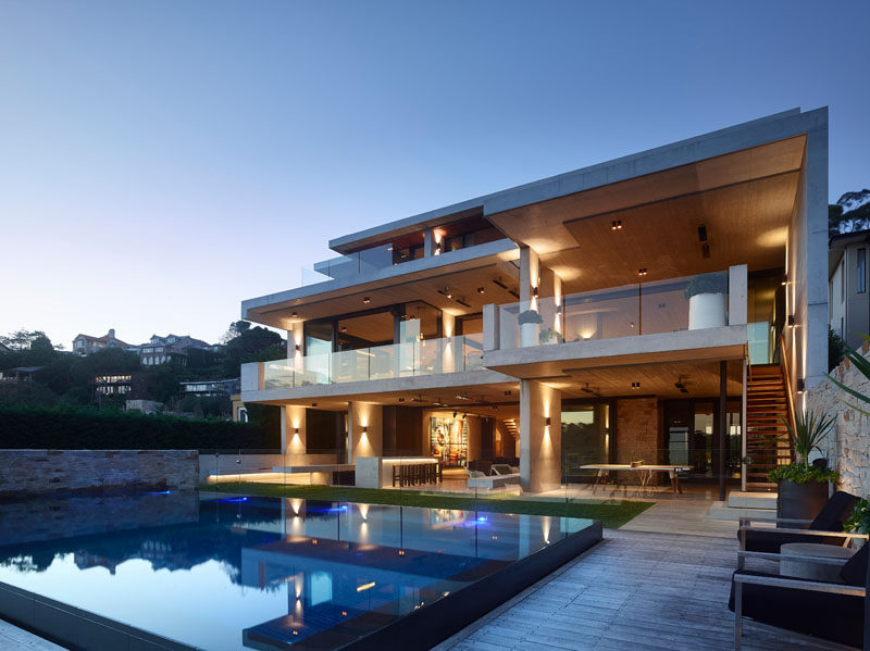 Shaun Lockyer Architects have designed a multi-level house in Sydney, Australia, that's perched overlooking the harbour below. #ModernHouse #ModernArchitecture #SwimmingPool