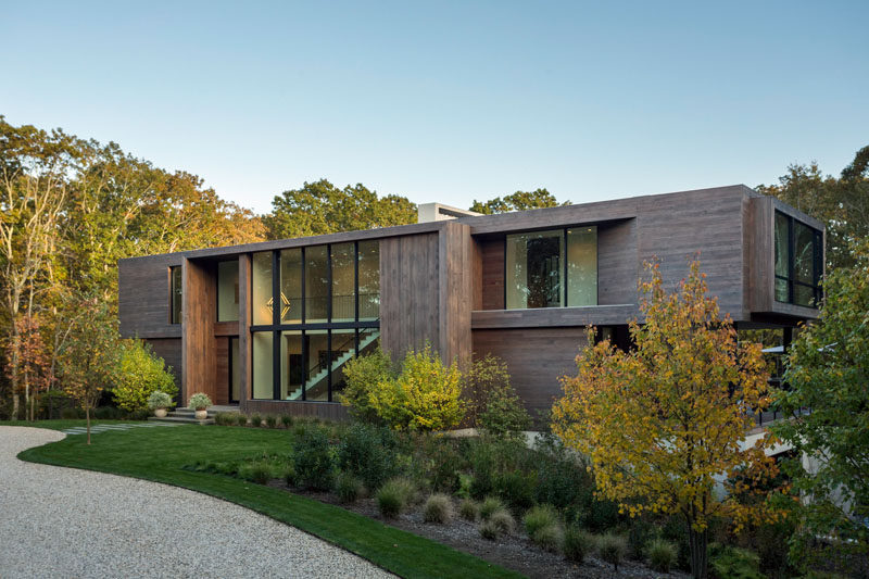 Blaze Makoid Architecture have designed a new house in Southampton, New York, for a couple who were attracted to the pristine surroundings, and envisioned the home as a secret enclave in the trees for themselves and their friends. #ModernHouse #ModernArchitecture #HouseDesign #Landscaping