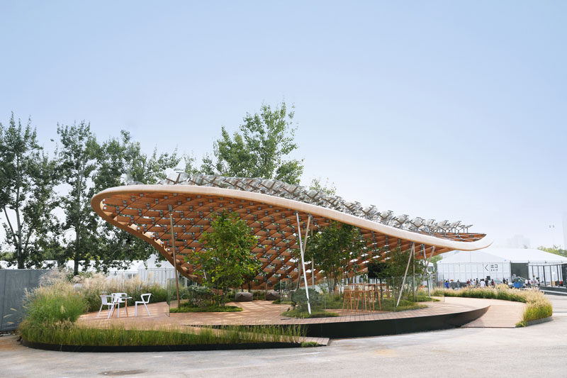 MAD Architects together with Hanergy have created "Living Garden", a modern pavilion that breaks down the boundaries between interior and exterior, giving inhabitants the feeling that they are living in nature. #Architecture #ModernPavilion #Wood #SolarPanels #Design