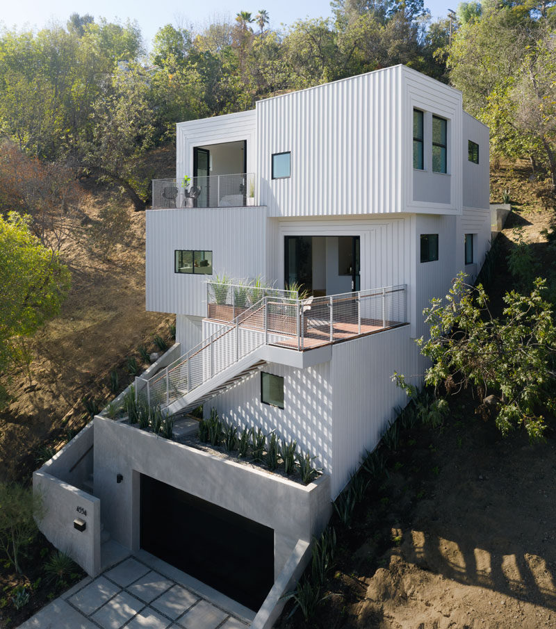 FreelandBuck Designs, in collaboration with developer Urbanite Homes, have designed the 'Stack House', a modern multi-level home in Los Angeles. #Architecture #ModernHouse