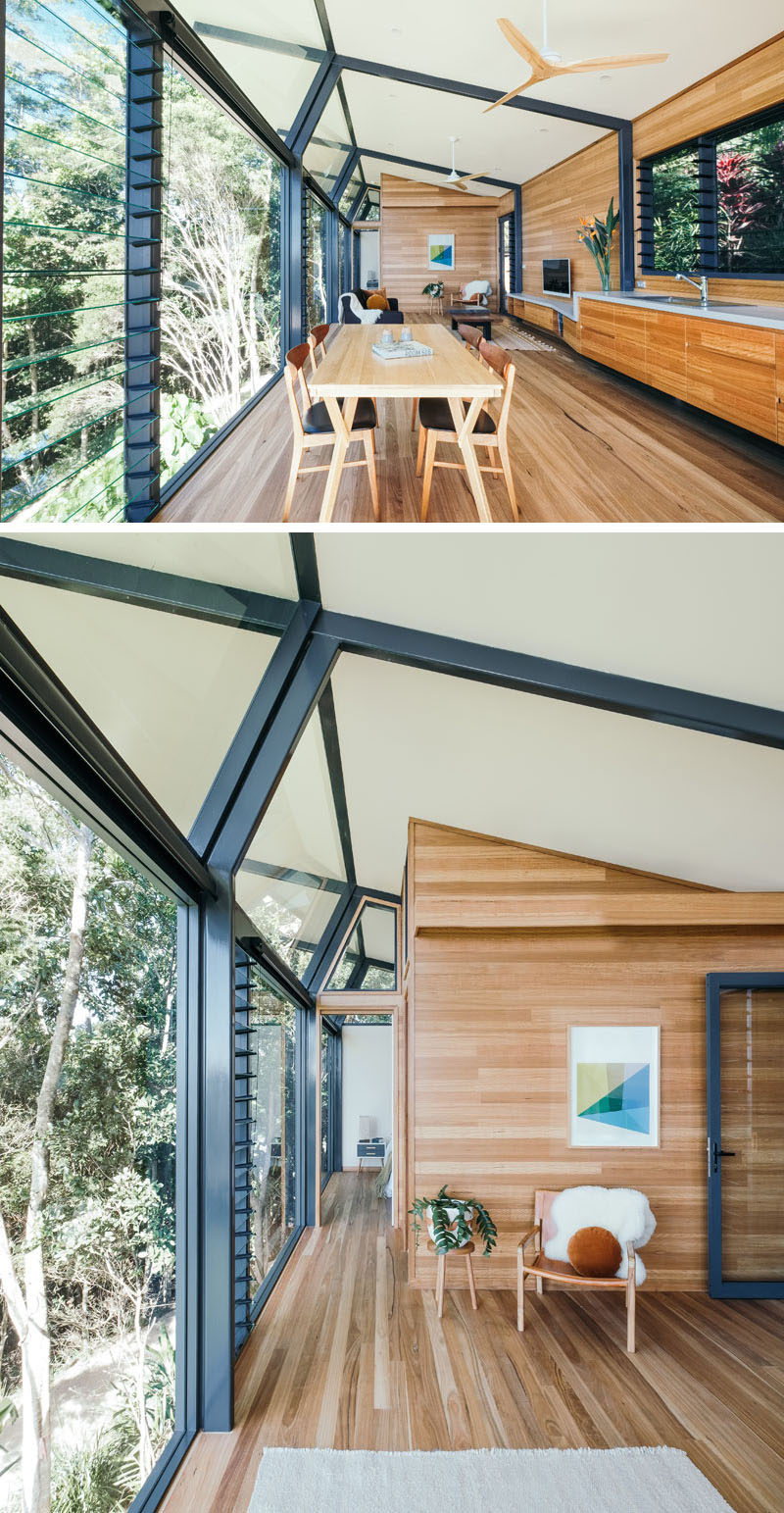 The use of hardwood in this small and modern guest house adds warmth, sensuality and consistency to the space. #WoodInterior #ModernInteriorDesign #Wood