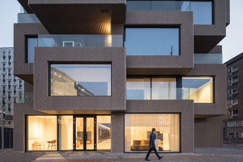 This new residential building in Stockholm, features a modular system of precast exposed concrete elements, and alternating bay windows and recessed terraces. #Architecture #ResidentialBuilding #BuildingDeisgn #Concrete