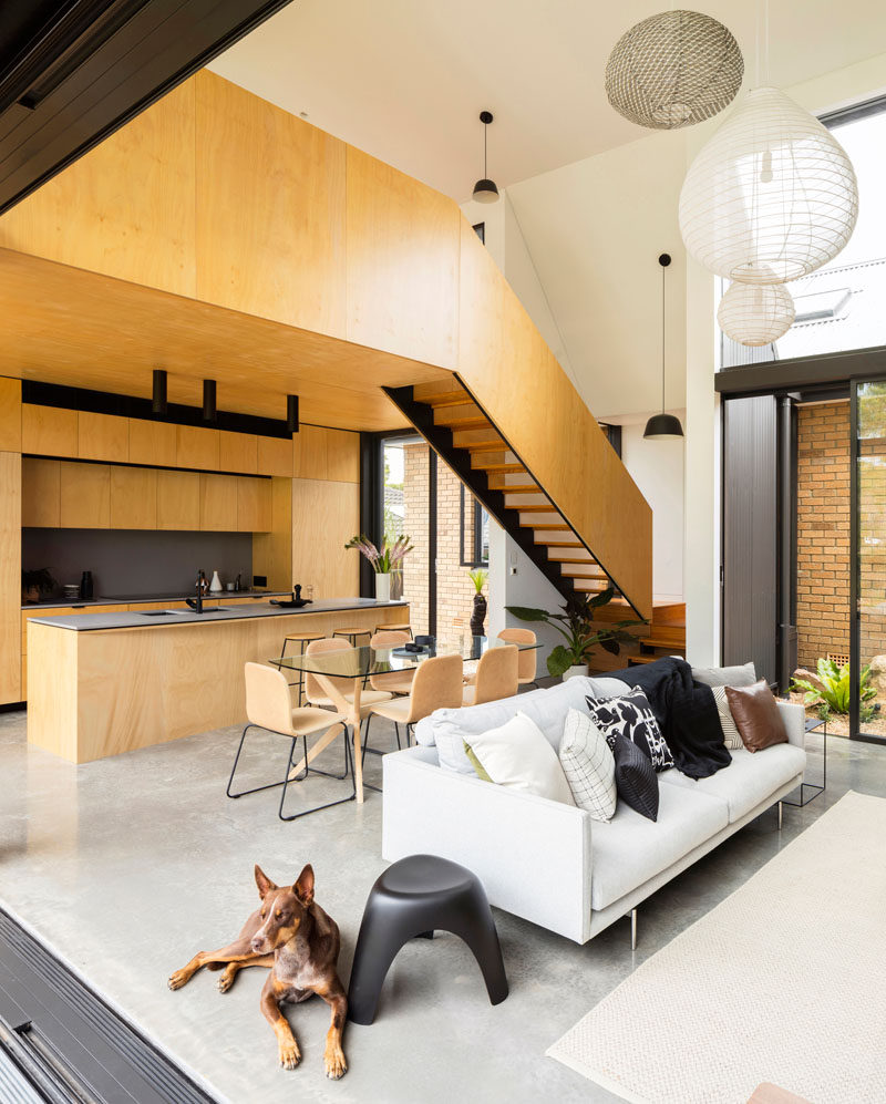 This modern house extension created space for a new kitchen, dining room, living room, and lofted room. #ModernInteriorDesign #