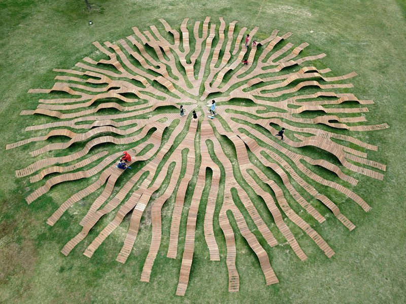 Yong Ju Lee Architecture have designed the Root Bench, a circle-shaped piece of public furniture that has a diameter of 30m, is installed in grass, and has the shape that's inspired by a root spreading throughout the park. #PublicFurniture #Art #Sculpture #Design
