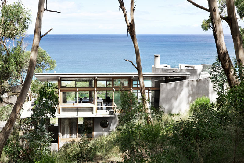 Rob Mills of RMA has recently completed the Ocean House, a modern beach house that he designed for his family and friends. #ModernArchitecture #ModernHouse