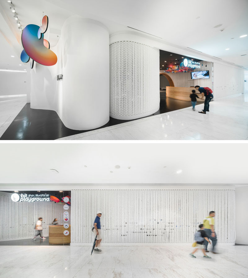 Walls made up of white balls gives this modern playspace a unique and eye-catching appearance. #RetailDesign #Walls #InteriorDesign