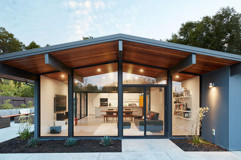 Klopf Architecture have completely remodeled this once dark Eichler house in Palo Alto, California, creating a more open, bright and functional family home. #EichlerRemodel #Architecture #InteriorDesign #WoodCeiling