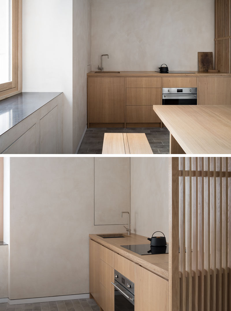 All the furniture in this vacation property comes from a single native oak tree in order to achieve consistency in tone and grain, allowing the eye to read the pieces as one. #WoodKitchen #SmallKitchen #MinimalistKitchen