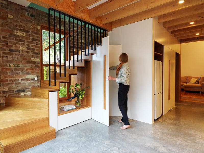 This modern house has a cut-out underneath the stairs to allow the light from the window to flow through to the interior. #Stairs #InteriorDesign #Window