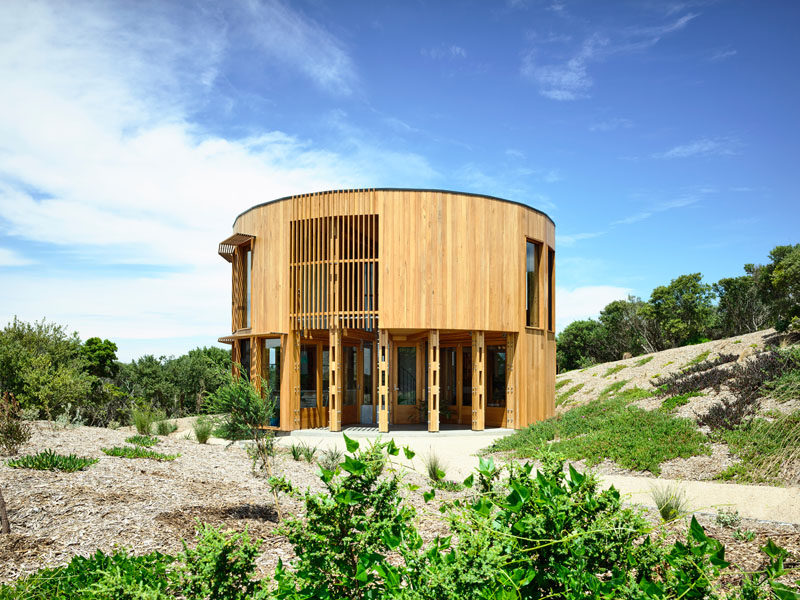 Austin Maynard Architects has recently completed the St Andrews Beach House, a two storey circular holiday home located on the Mornington Peninsula in Australia. #Architecture #HouseDesign