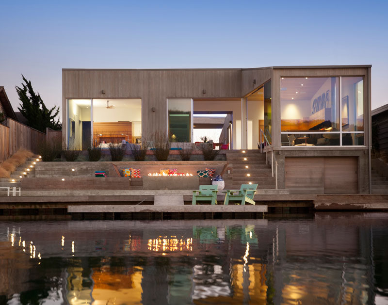 CCS ARCHITECTURE INC. designed a weekend residence in Marin County, California, for a family of five that wanted a place that would be modern and refined, yet casual. #Architecture #ModernHouse