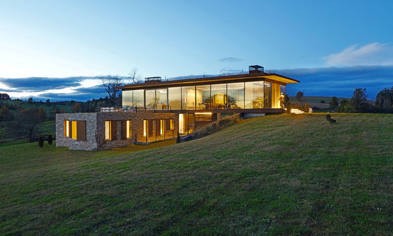 Slade Architecture have designed a new modern home in Stanford, New York, that's situated on a large 220 acre farm. #ModernHouse #ModernArchitecture