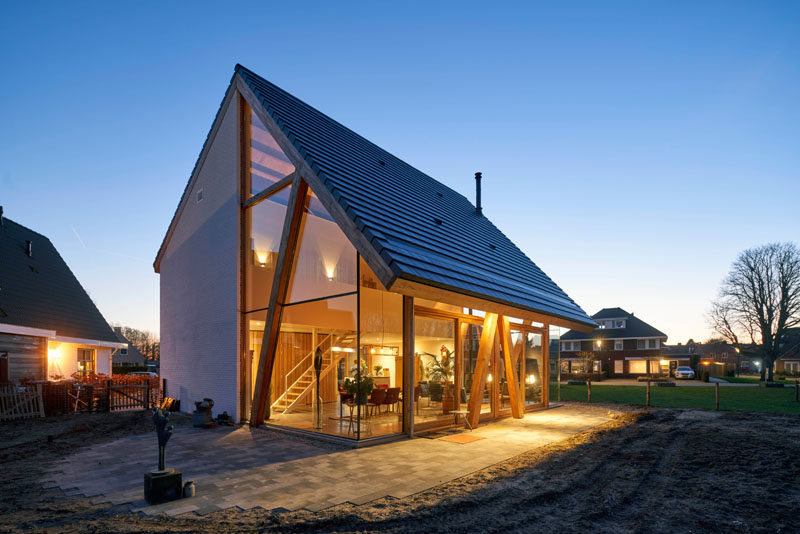 Ruud Visser and Fumi Hoshino of RV Architecture, have recently completed 'Barnhouse Werkhoven', a contemporary barnhouse in the Netherlands, that's been inspired by catalogue-homes. #BarnStyleHouse #ModernBarnHouse #Architecture