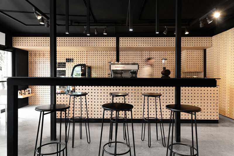 Estudio yeye have designed Negro Blanco Café (Black White Coffee), a modern coffee shop in Chihuahua, Mexico, that's named after the most common combinations of a cafe drink: coffee, water, and milk. #CoffeeShop #CafeDesign