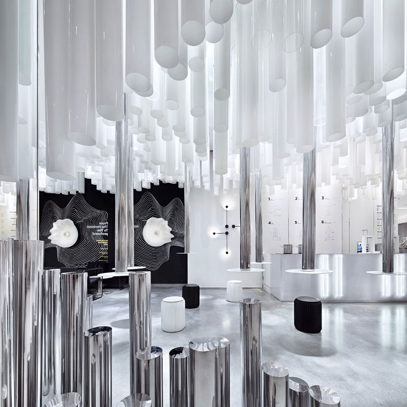 The designer of this tea bar in Guangzhou, China, used three types of tubes made from metal, white acrylic, and transparent acrylic, to creates waves within the interior. #ModernRetailDesign #ModernInterior