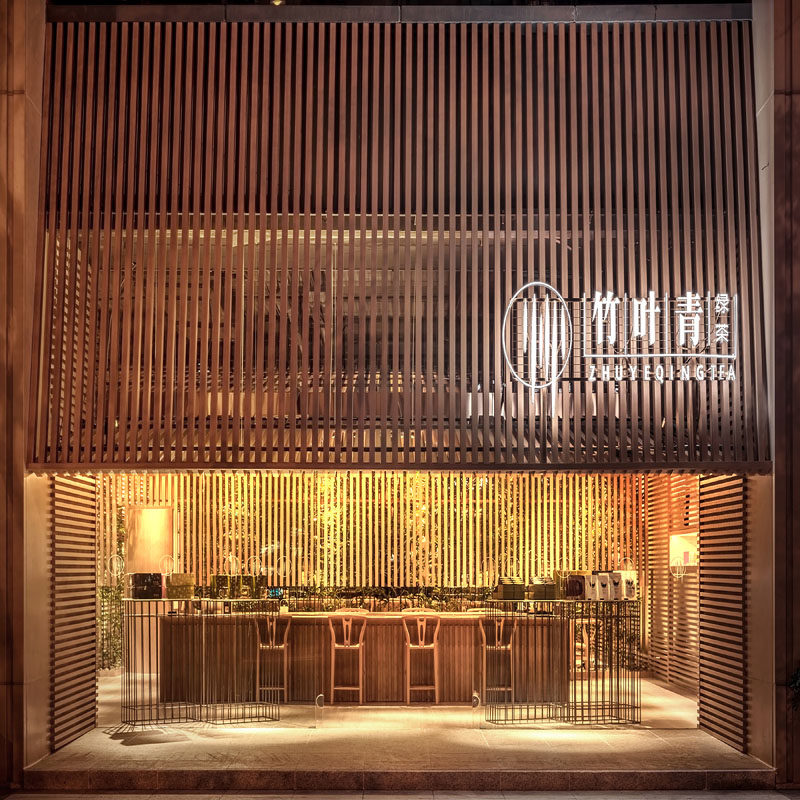 Bamboo and greenery has been used to create a warm and welcoming interior for this tea store in Sichuan, China. #Bamboo #RetailDesign #TeaHouse