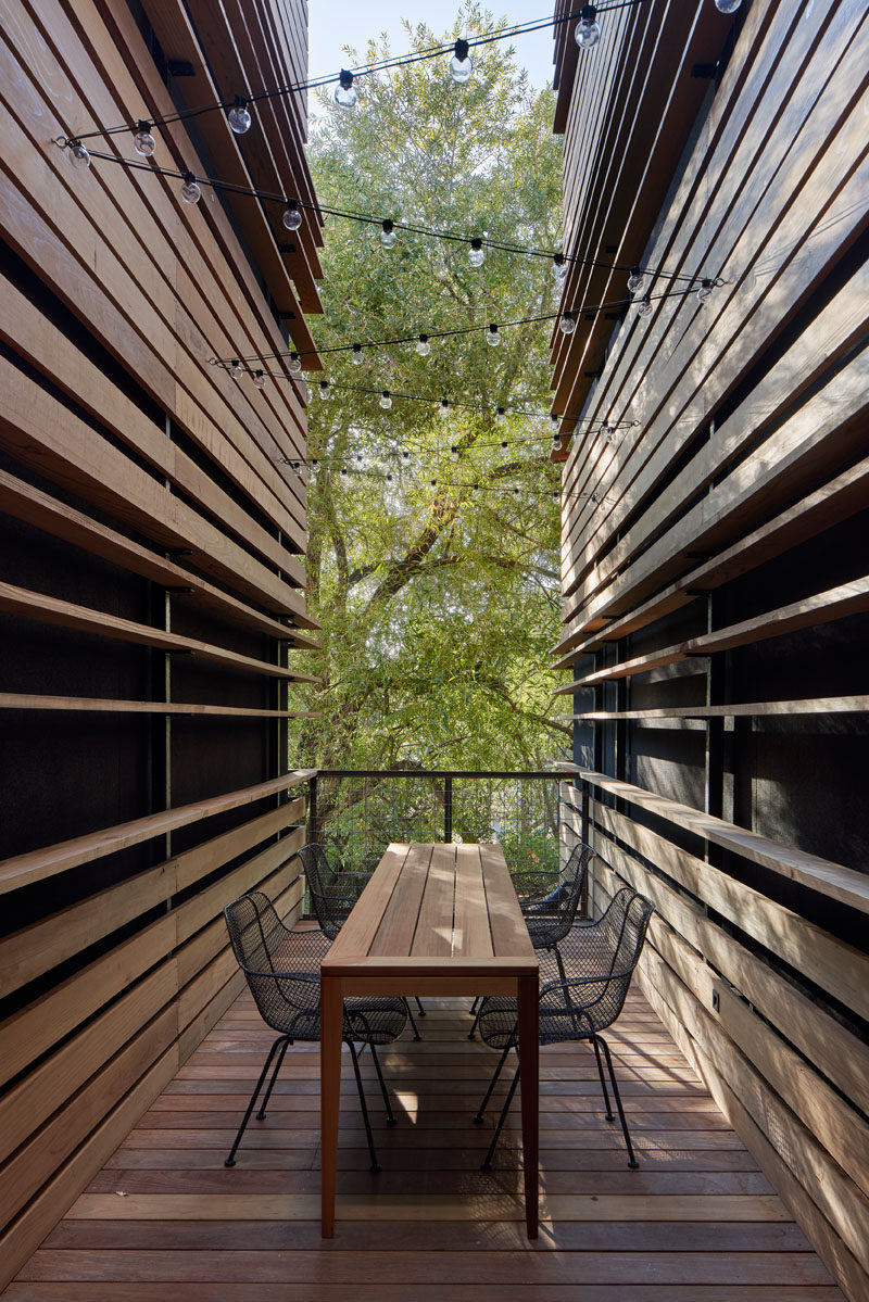 String lights have been used to light up this small seating space up at night, and the narrow but long table makes it ideal for a small group. #OutdoorEntertaining #OutdoorSpace