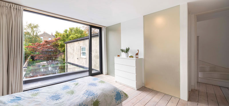 The frosted glass doors of this ensuite allows daylight to penetrate further into the home. #FrostedGlassDoors #FrostedDoors