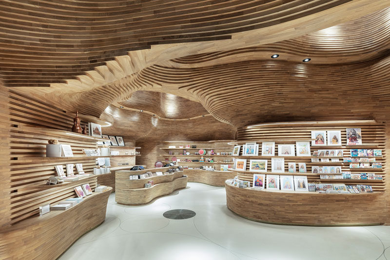 40,000 wood pieces have been used to create the interior of the gift shop at the National Museum of Qatar. #RetailDesign #RetailStore #ModernStore #Wood