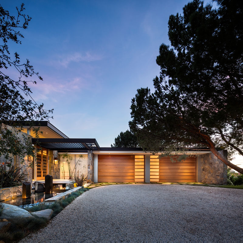 Studio Bracket has designed the contemporary remodel of a 1949 International Style Home in Malibu, California. #Architecture #HouseDesign