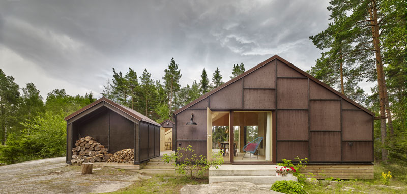 The blackened plywood facade gives this modern house a bold statement and pays homage to the Swedish building tradition of using wood. #BlackenedPlywood #Architecture #ModernHouse