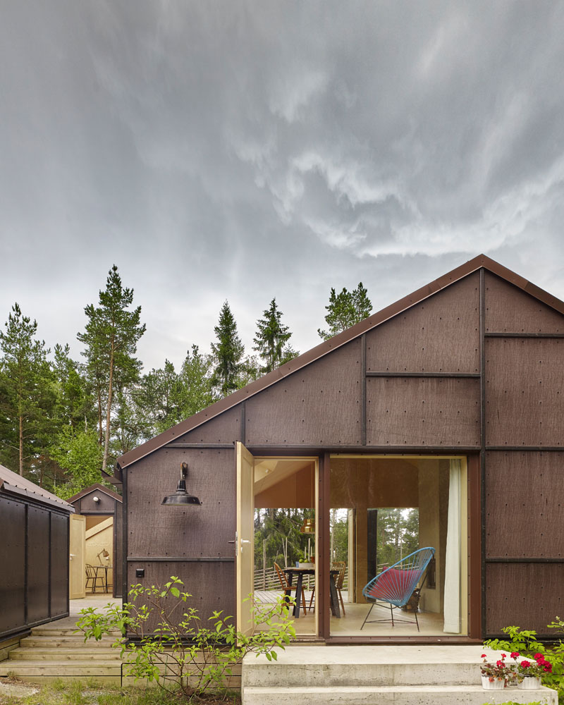 The blackened plywood facade gives this modern house a bold statement and pays homage to the Swedish building tradition of using wood. #BlackenedPlywood #Architecture #ModernHouse