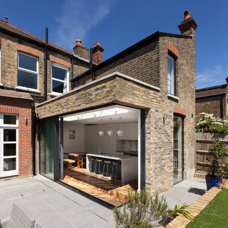 British architecture firm Russian For Fish, has designed the expansion and remodel of a traditional Victorian house in London, for a family who wanted to enhance its connection to the garden, and create a kitchen where they could come together to dine. #HouseExtension #BrickExtension