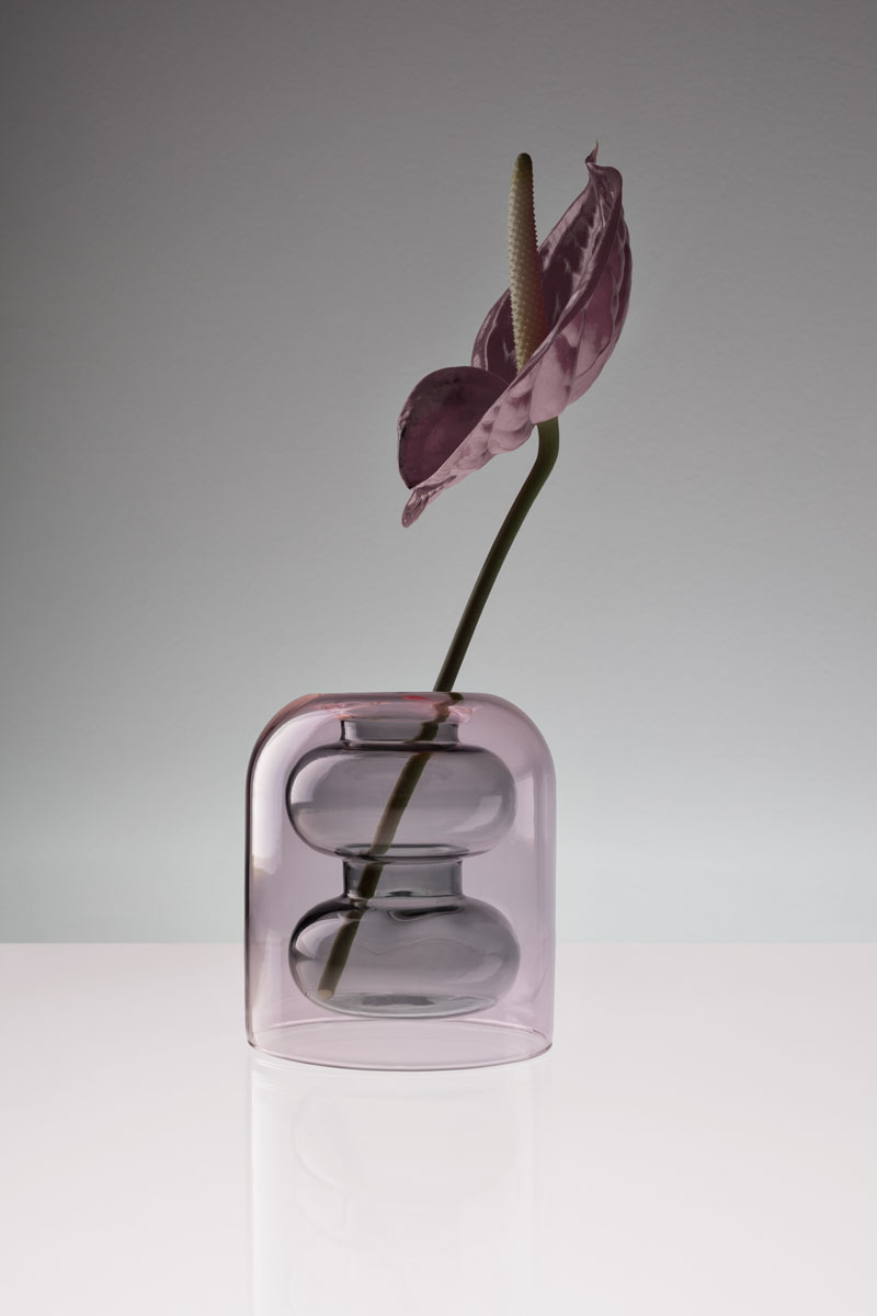 Tom Dixon has designed a series of three modern glass vases as part of his Bump collection. #GlassVase #ModernHomeDecor #HomeDecor