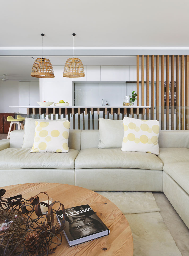 This modern house uses wood to add a natural and warm touch to its interior. #LivingRoom #Kitchen #InteriorDesign #ModernInterior