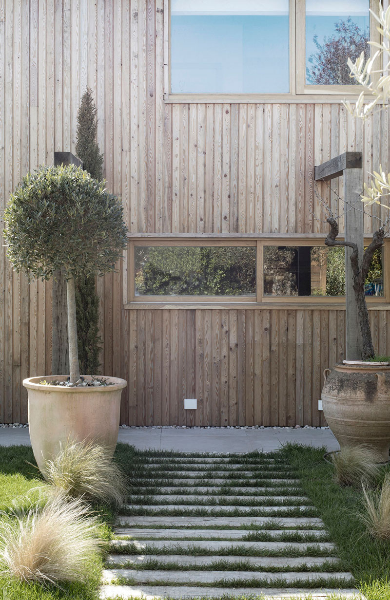 This contemporary house addition is covered in larch, a type of wood siding. #WoodSiding #TimberCladding #WoodExterior #WoodHouse #Landscaping