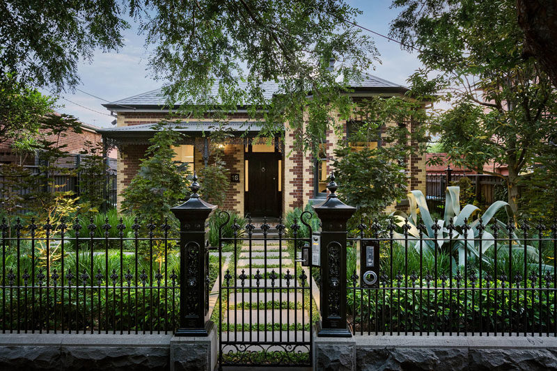 LSA Architects has designed a modern house addition for an original Victorian home in Melbourne, Australia. #Architecture #CurbAppeal #Landscaping